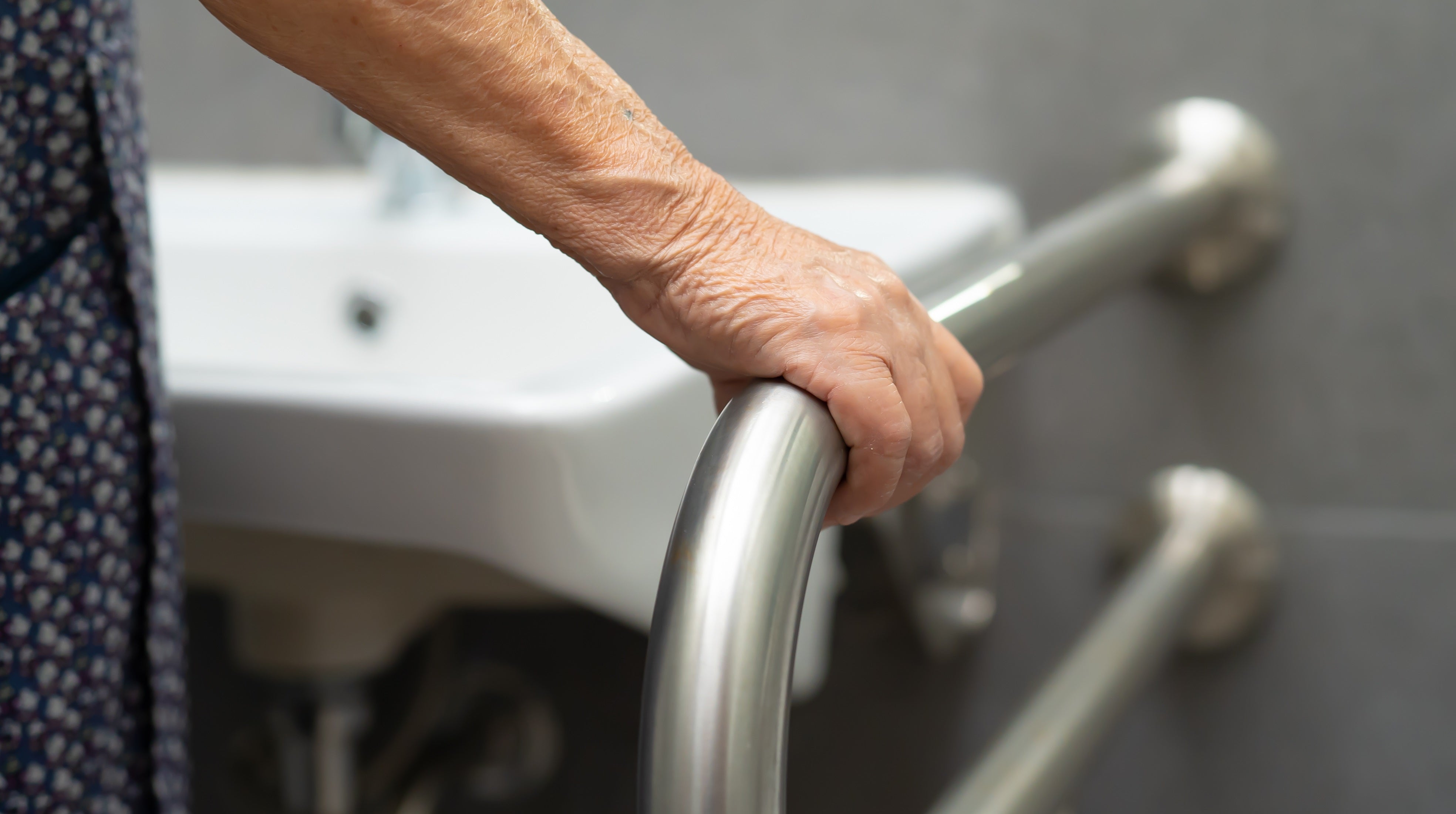 Toilet seat risers: Improve your comfort and independence in the ...